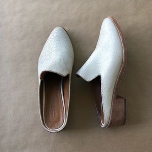 New Frye Crackle White Leather Ray Mule